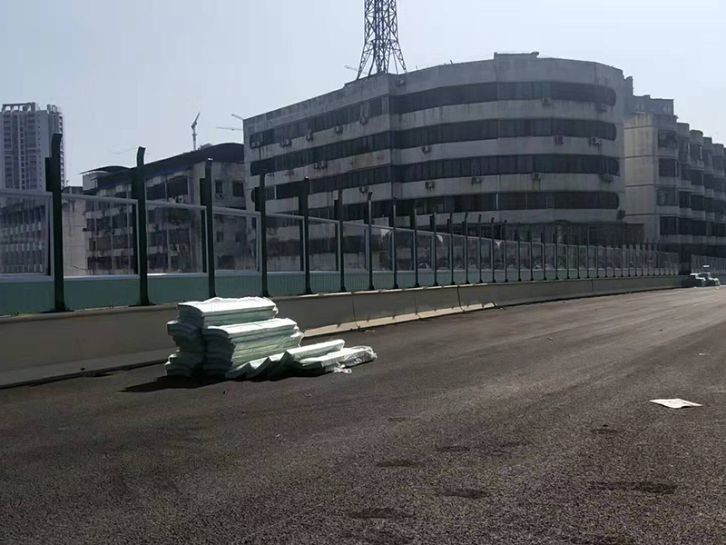 ������͸������